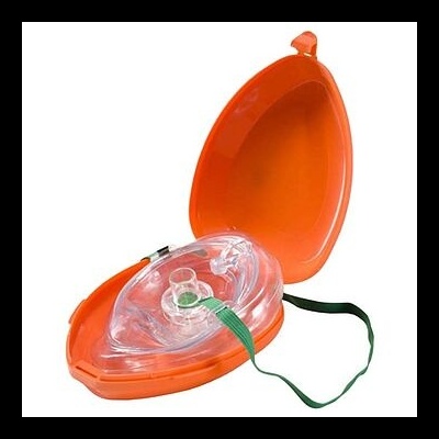 Máscara de reanimação dentro de estojo laranja aberto