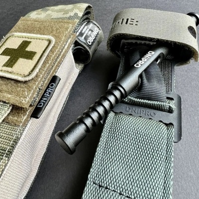 Bainhas de facas Dnipro em tecido camuflado e cinza com detalhes pretos