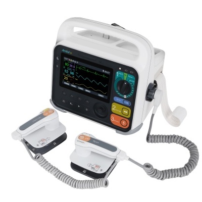 Monitor médico digital com pegas conectadas em fundo branco