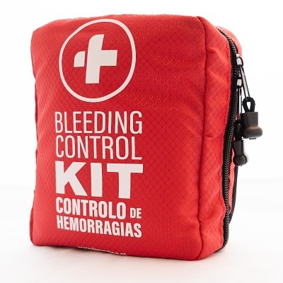 Bolsa vermelha para controlo de hemorragias com texto e símbolo branco.