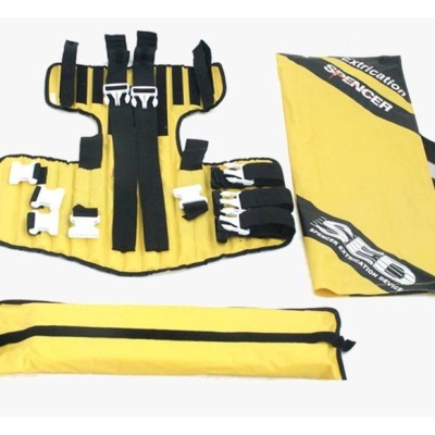 Imobilizadores médicos amarelos e pretos com saco e etiqueta SPENCER SEB