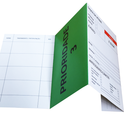 Documento clínico com página verde escrita PRIORIDADE 3 e página branca com campos para preenchimento