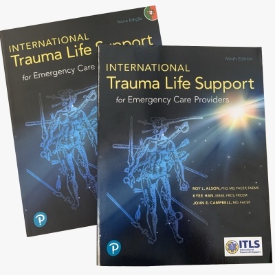 Dois livros ensino apoio vital em trauma com capa preta e imagem azulada de esqueleto armado.