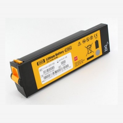 Bateria retangular preta com etiqueta amarela e detalhes em laranja