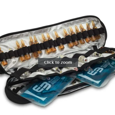 Mala preta aberta com ampolas pequenas douradas e blocos azuis com suplemento eletrolítico