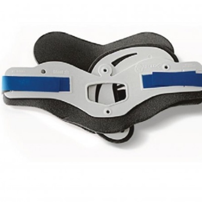 colar cervical ortopédico cinzento com espuma preta e correias azuis