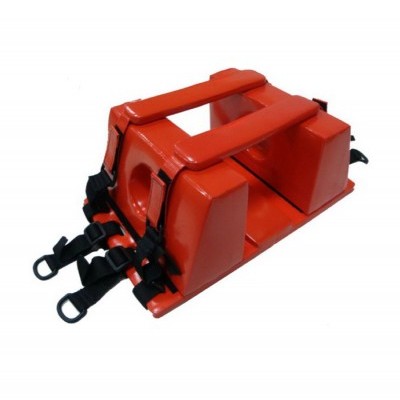 Assento elevatório infantil laranja com cintas pretas para carro