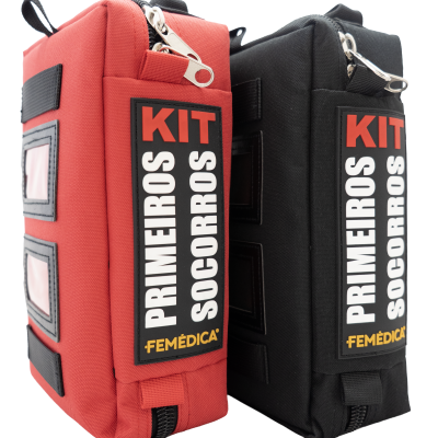 Kits primeiros socorros em vermelho e preto com etiquetas e fechos