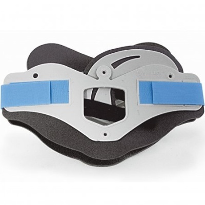 Aparelho de suporte cervical com estrutura branca, almofadas pretas e fitas azuis