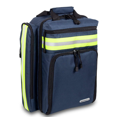 Mochila azul escura com faixas refletoras e fechos pretos