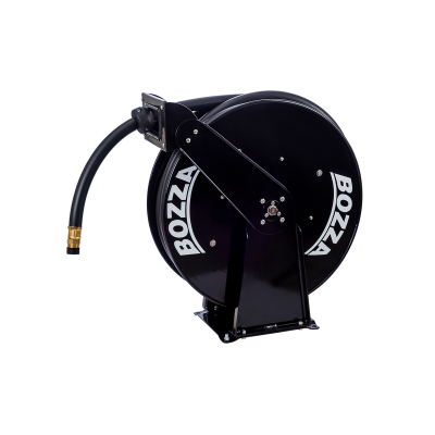 Carretel de mangueira preto com texto BOZZA em branco