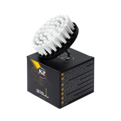 Escova de limpeza redonda com cerdas brancas numa caixa preta com o logotipo K2