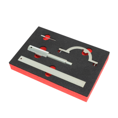 Conjunto de ferramentas metálicas numa base de espuma preta e vermelha.