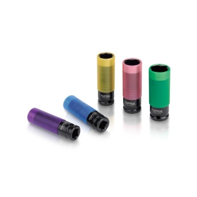 Conjunto de cinco soquetes de impacto coloridos em metal sobre fundo branco