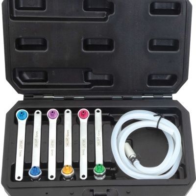 Conjunto de chaves em caixa preta com tubo flexível