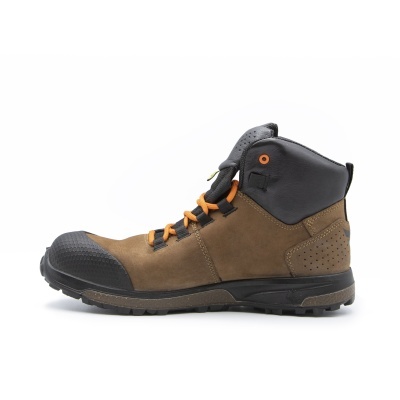 Bota de segurança castanha com reforço preto e atacadores laranja
