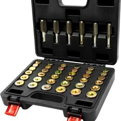 Conjunto de ferramenta de reparação de roscas numa caixa preta com fechos vermelhos