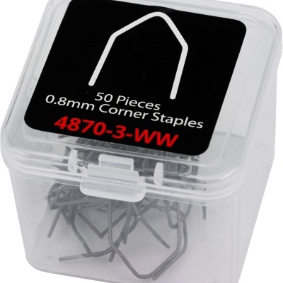 Caixa transparente de plástico com grampos para cantos e etiqueta preta com texto.