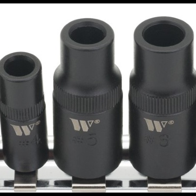 Conjunto de chaves de vaso pretas em suporte metálico prateado