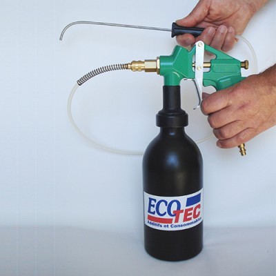 Frasco pulverizador preto com válvula verde e etiqueta ECO TEC