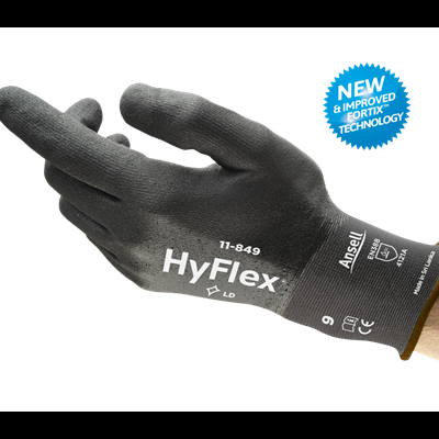 Luvas HyFlex pretas com texto branco usadas numa mão