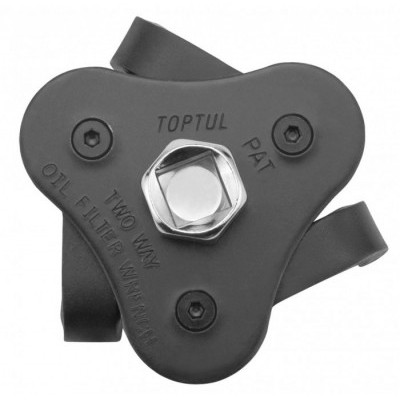 Ferramenta preta para filtro de óleo com formato triangular e texto gravado