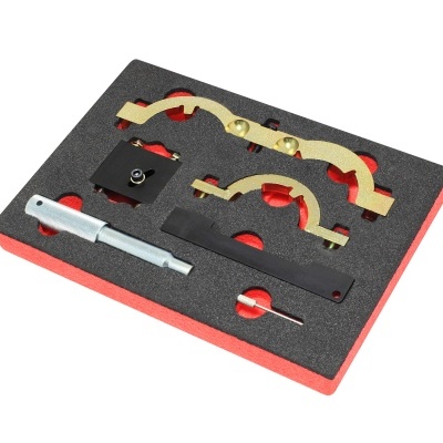 Conjunto de ferramentas diversas em base de espuma preta e vermelha