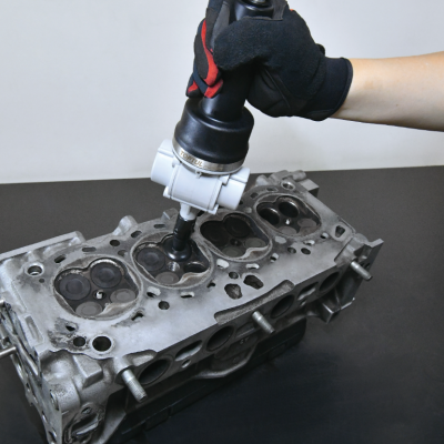 Bloco de motor com válvulas e ferramenta elétrica para polimento