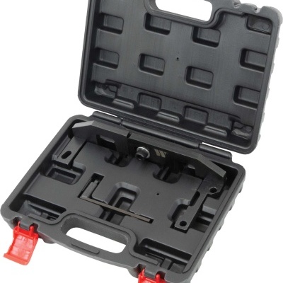 Estojo preto de plástico aberto com ferramentas organizadas dentro