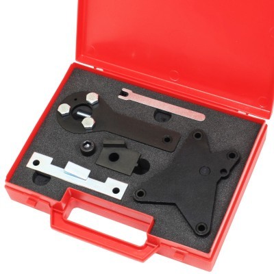 Conjunto de ferramentas em estojo vermelho com peças metálicas e pretas organizadas em espuma