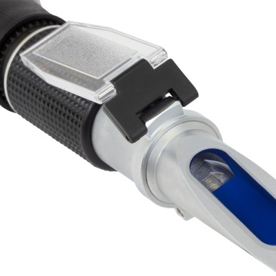 Refratómetro portátil com visor e tampa