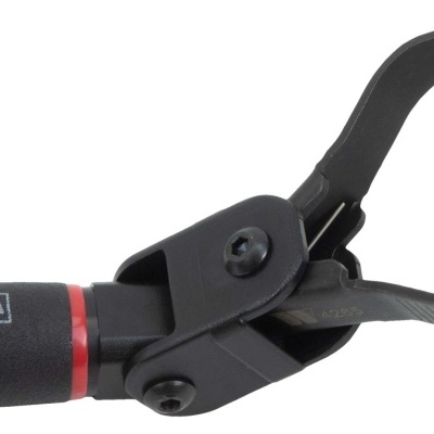 Ferramenta manual preta com cabo preto e vermelho marcada WELZH