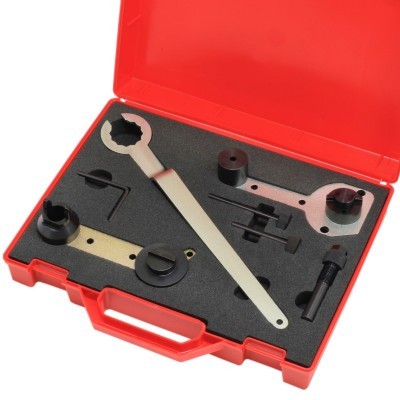 Conjunto de ferramentas metálicas em estojo vermelho com interior de espuma preta