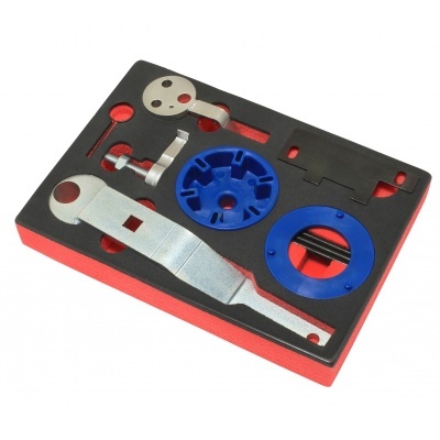 Conjunto de ferramentas metálicas e plásticas em base de esponja