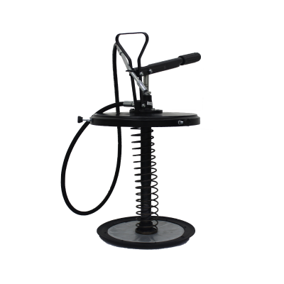 Dispositivo de pintura manual preto com alavanca e mola em fundo branco