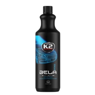 Frasco preto de plástico com rótulo azul com desenho de carro e texto do produto K2 BELA PRO Active Foam