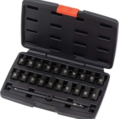 Conjunto de soquetes metálicos em caixa preta com fecho vermelho