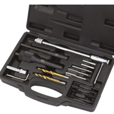 Conjunto de ferramentas em estojo preto com várias brocas e acessórios metálicos