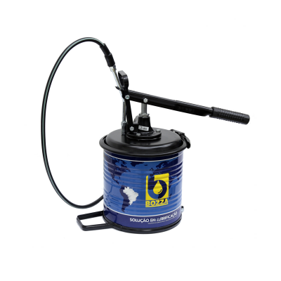 Bomba manual de lubrificação azul e preta da marca BOZZA