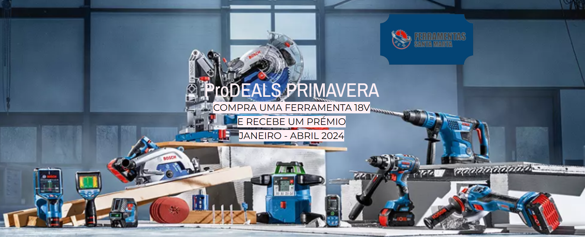 Ferramentas eléctricas azuis e pretas com texto promocional de primavera em fundo cinzento.