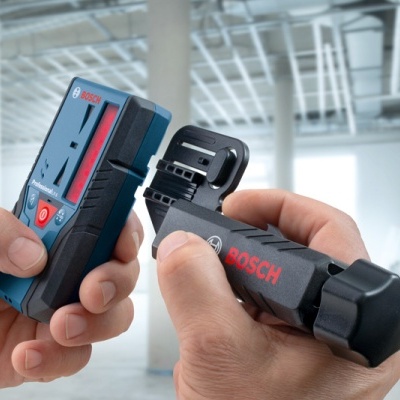 Detector de tensÃ£o Bosch azul e preto com visor digital