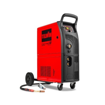 Máquina de soldar vermelha e preta com rodas e cabo