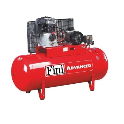 Compressor de ar Fini Advanced vermelho e preto com motor e grelha protetora
