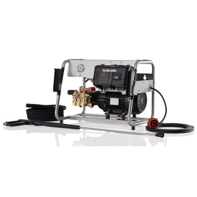 máquina de alta pressão com mangueira e motor preto