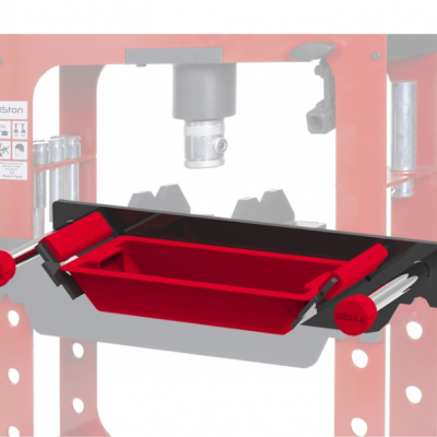 Aparelho hidráulico vermelho e preto montado em estrutura vermelha com etiqueta liston