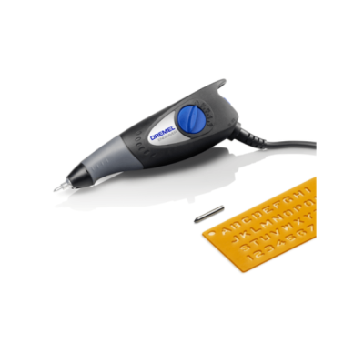 Máquina gravadora DREMEL preta e cinza com botão azul e matriz amarela com letras e números
