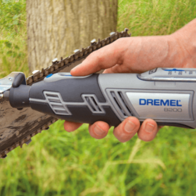 Aparelho Dremel 8200 a cortar corrente de motosserra