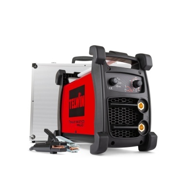 máquina de soldar telescópica vermelha e preta com cabos e mala metálica