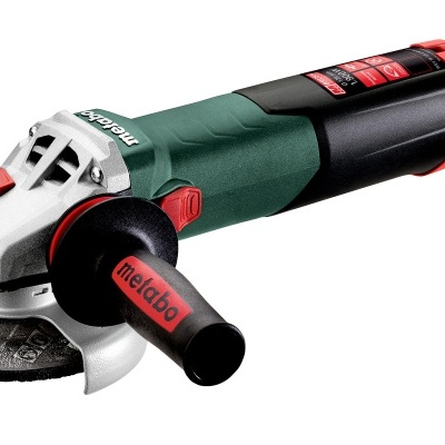 Esmerilhadora elétrica Metabo com disco de corte