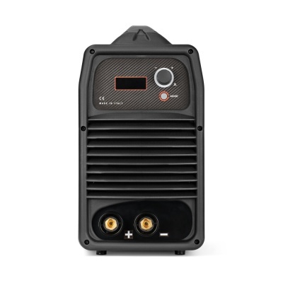 Equipamento eletrónico preto com ecrã digital e botões